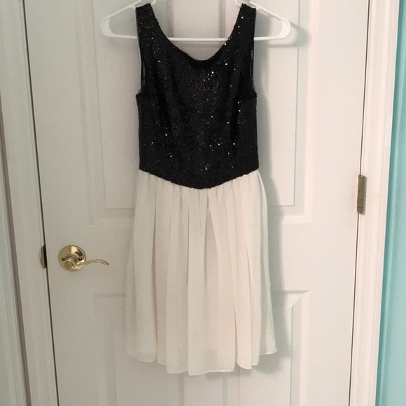 Party Dress Black/White Final Sale - Picture 3 of 5